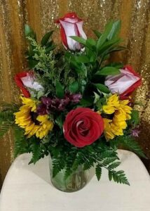 MARKET FLORAL ARRANGEMENT (SEASONAL FLORALS FROM LOCAL VENDORS, COLORS ARE NOT GUARANTEED)